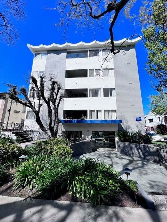 Building Photo - 351 N Palm Dr Rental