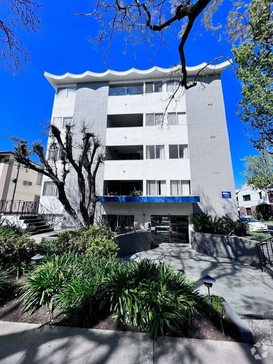 Building Photo - 351 N Palm Dr Rental