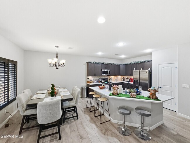 12805 Kingsbury Ave
