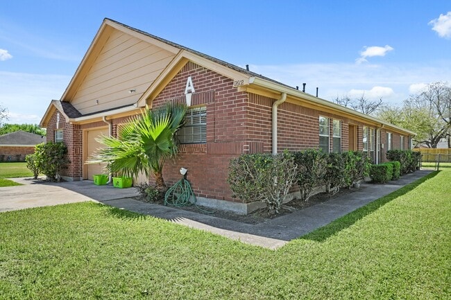 Photo - 9731 Youngcrest Dr