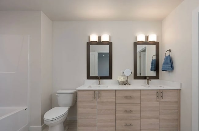 Photo - 3 bed/2.5 bathroom Townhouse Unit B