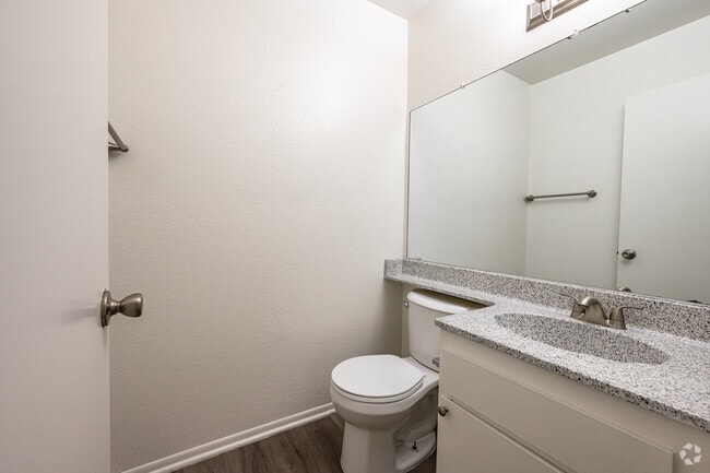 2BR, 1.5BA - 950SF - Secondary Bathroom