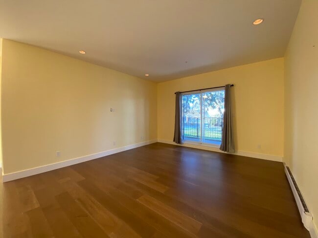 Photo - 104 Esplanade