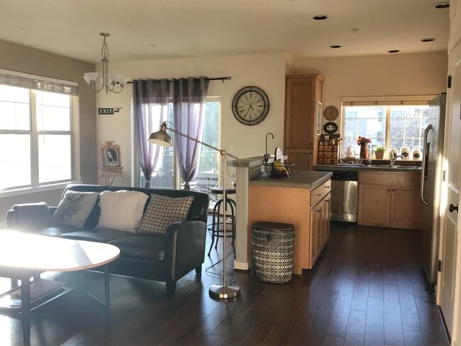 Photo - 632 NE Roydon Ln