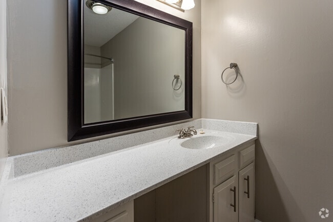 2 BR, 2 BA - 1,175SF