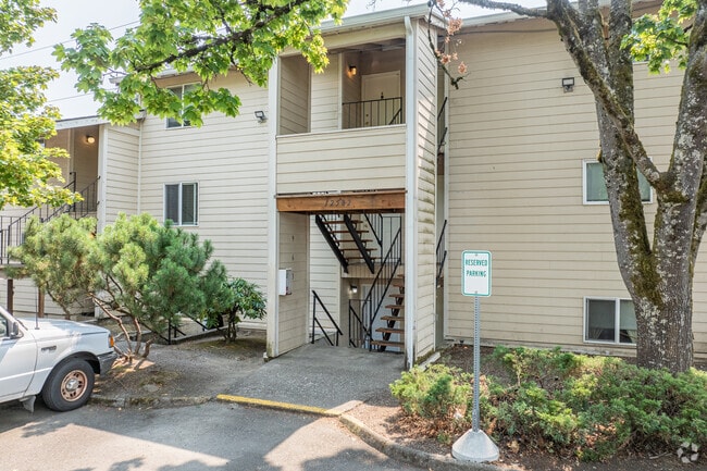 Entrance - Charbern Apartments