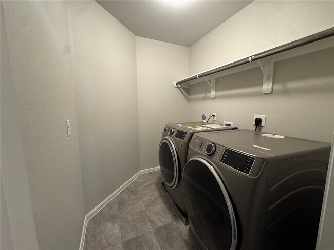 Photo - 10435 Moraine Lake Dr