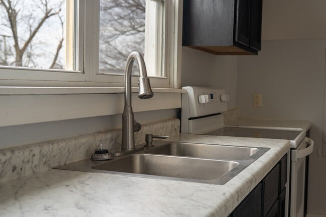 Photo - 328 Clinton St Unit Upper