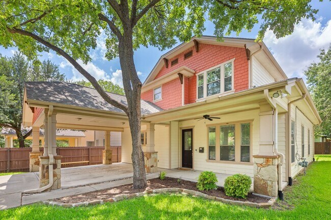 Photo - 305 Zennia St