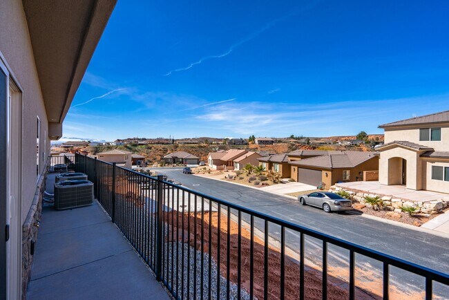Photo - 3 Bedroom Townhome in Prime Washington Com...
