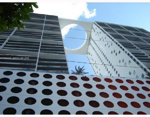 Building Photo - 55 SE 6th St Unit 1706