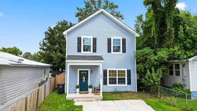 Photo - 2042 Delaware Ave