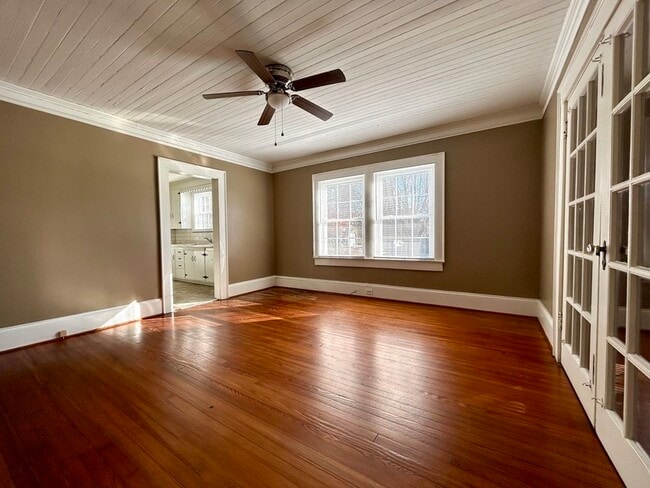 Photo - 935 Old Charlotte Rd SW