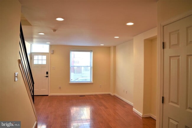 Photo - 2132 Sigel St