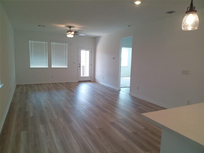 Photo - 737 Drystone Trail