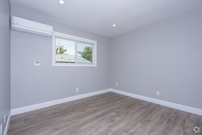 1BR, 1BA - 600SF - Bedroom