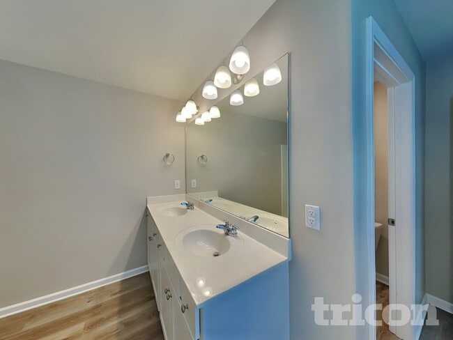 Photo - 752 Prominence Rd