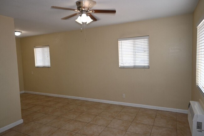 Photo - 320 N 16th St Unidad 1