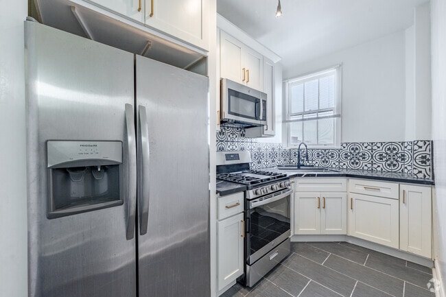 Studio, 1BA - 500SF - Kitchen
