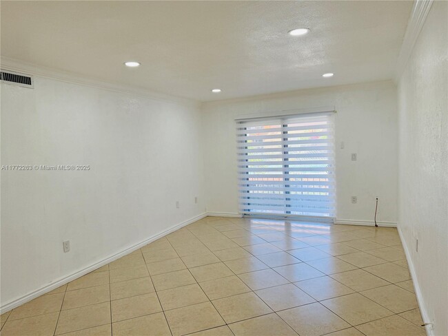 Photo - 1100 W 35th St Condo Unit 8
