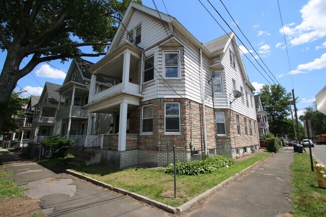 Photo - No DEPOSIT! Beautiful 2 bedroom Unidad 3rd Fl