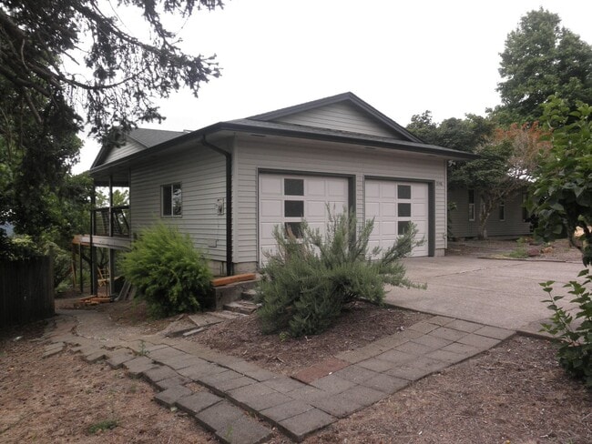 Photo - 3598 Aster St NW
