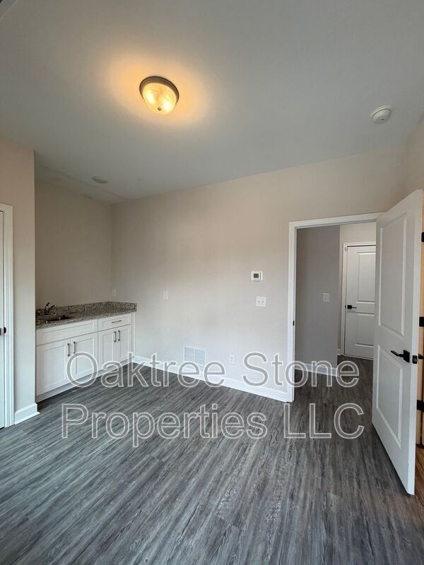 Photo - 1985 North St NW