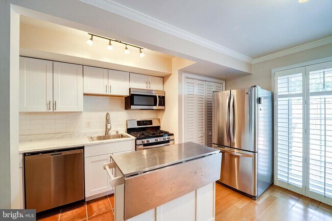 Photo - 1317 Queen St