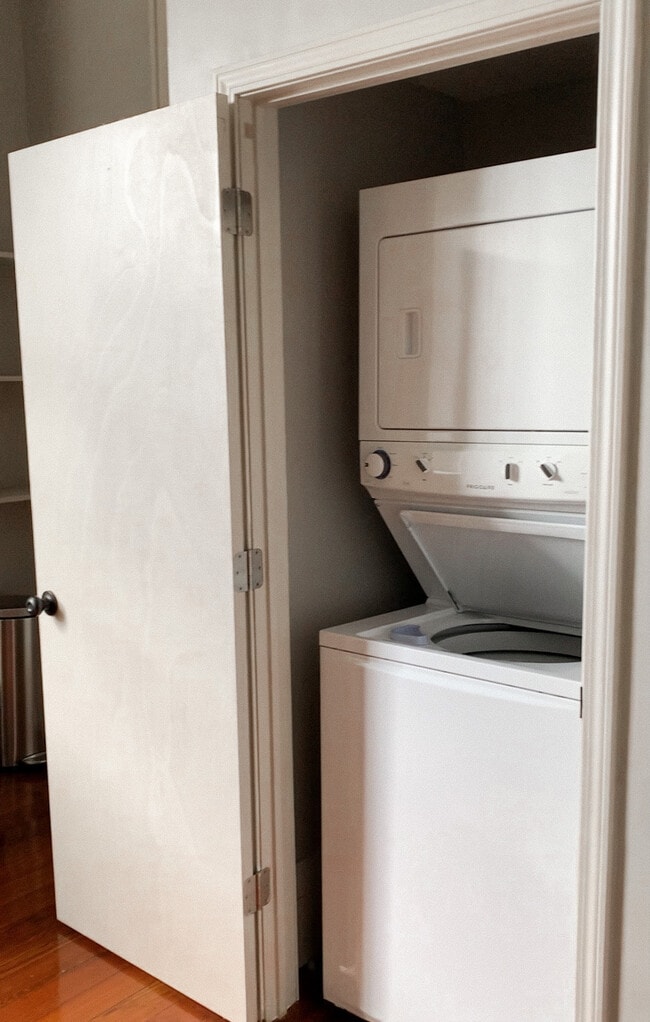 Building Photo - 3404 Dauphine St Unit Upper Balcony