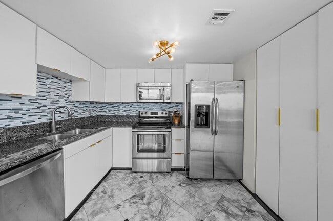 Photo - 2016 Main St Unit 2302