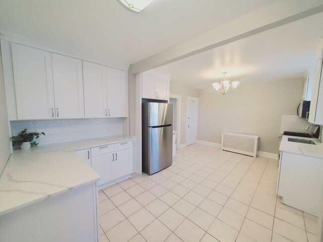 181 Strawberry Hill Ave Unit 1
