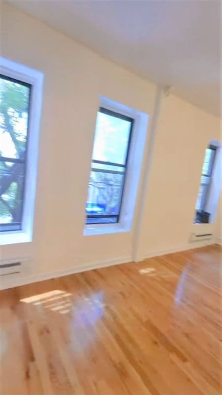 Building Photo - 400 E 78th St