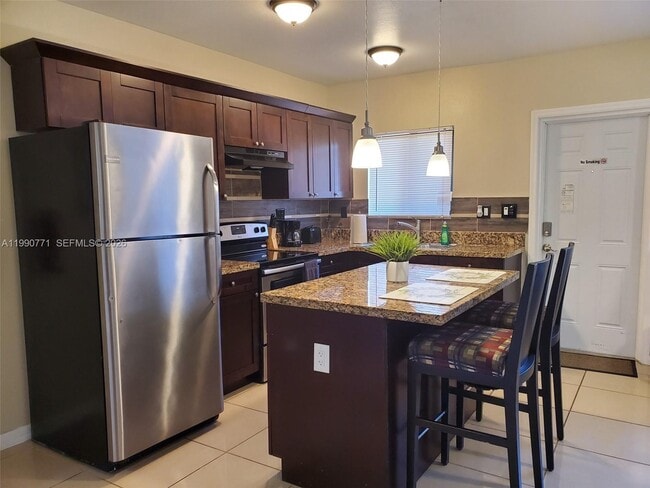 Building Photo - 2015 Funston St Unit 2