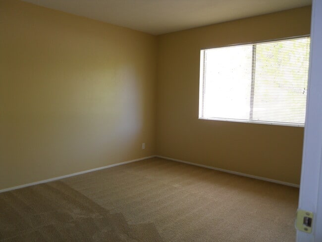 Building Photo - 900 Cambridge Dr Unit 900 Cambridge drive # 141
