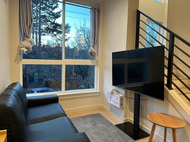 Photo - 152 21st Ave E