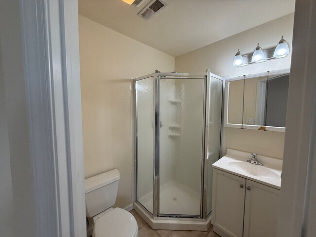 Photo - Modern New Luxury Temple Apartments Unit 2