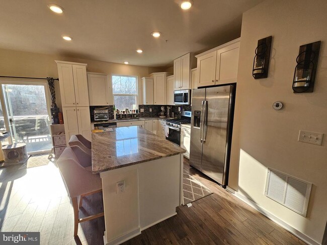 Building Photo - 1870 Boulder Dr