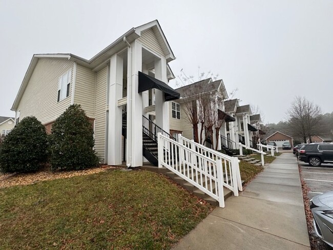 Building Photo - Available NOW! Unit 100 Rental