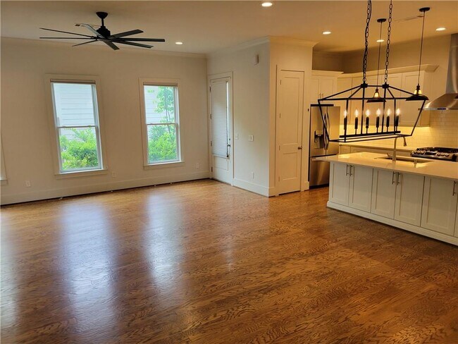 Photo - 712 Glenwood Ave SE