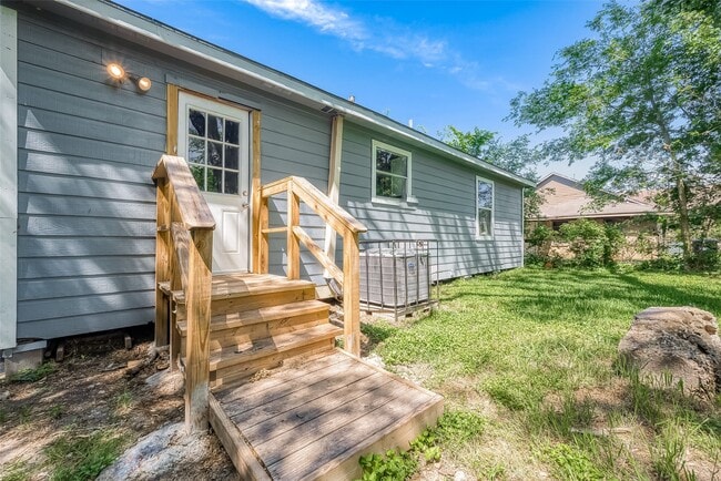 Building Photo - 4810 Carmen St