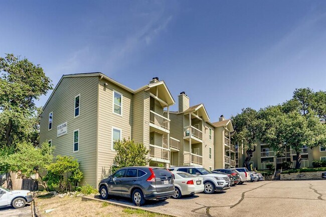 Photo - 114 E 31st St