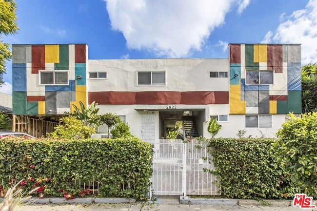 Building Photo - 2922 S Budlong Ave Unit 7