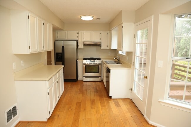 Building Photo - 396 Wynridge Ln
