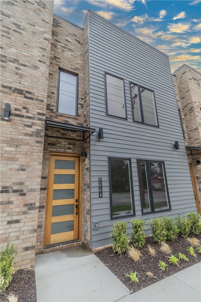 Building Photo - 4110 W Olive St