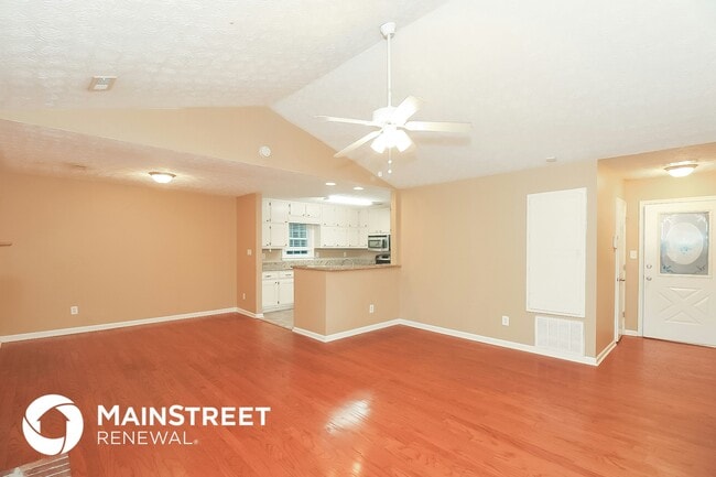 Photo - 385 Cornwallis Way