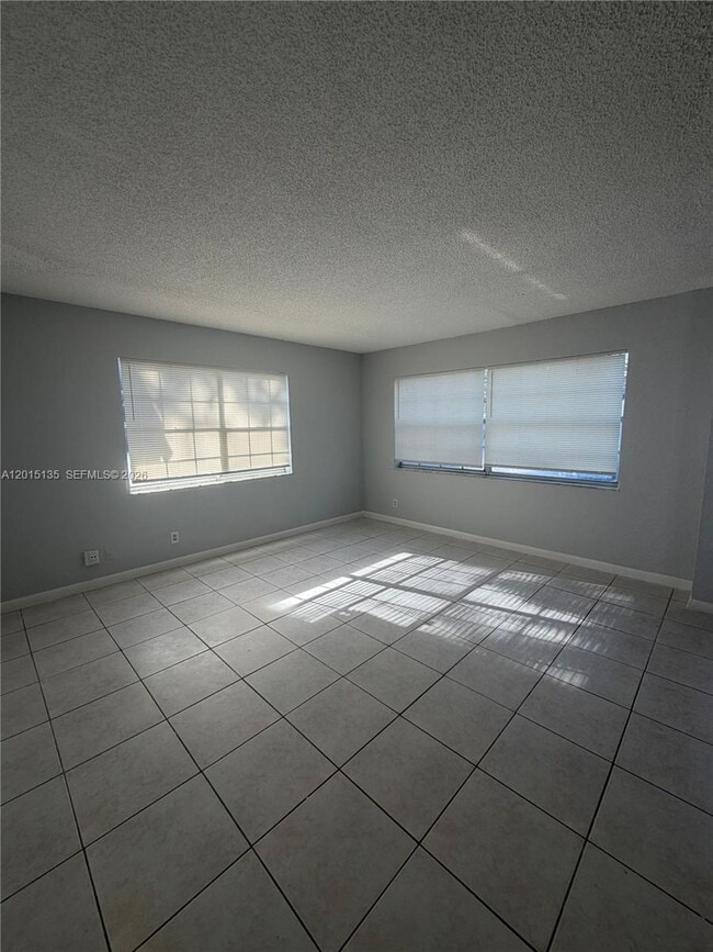 Photo - 11472 NW 42nd St Unidad 11472