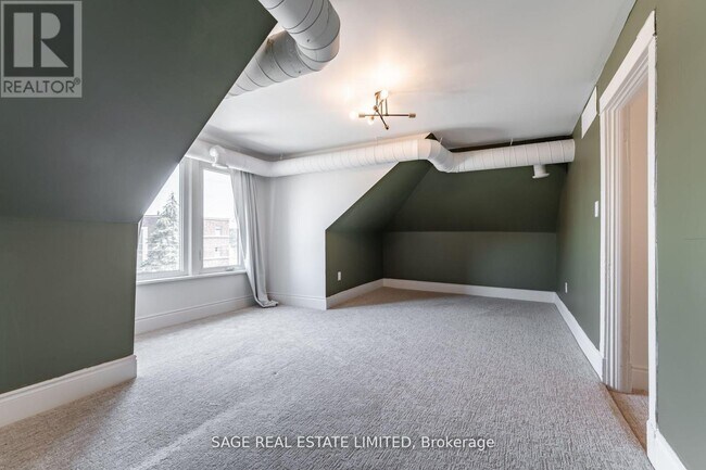 Photo - 459 Aberdeen Ave