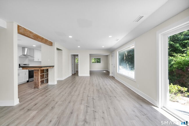 Photo - 450 Danbury Rd