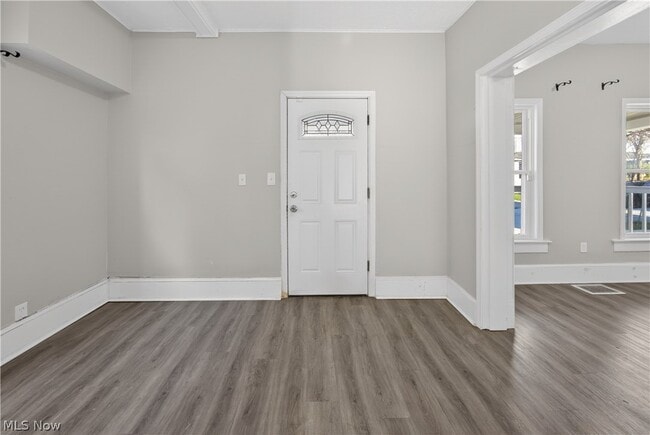 Photo - 1566 Winchester Ave