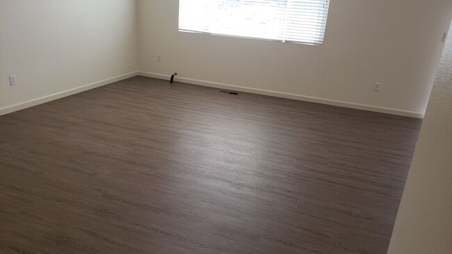 Photo - SPACIOUS 3 BED/2.5 BATH/2 CAR GAR/ A/C / 1580 SQ FT HOME IS MOVE IN READY